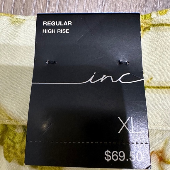 🛍️NET. I-N-C Regular High Rise floral 4 inch shorts with belt size XL - Picture 2 of 8